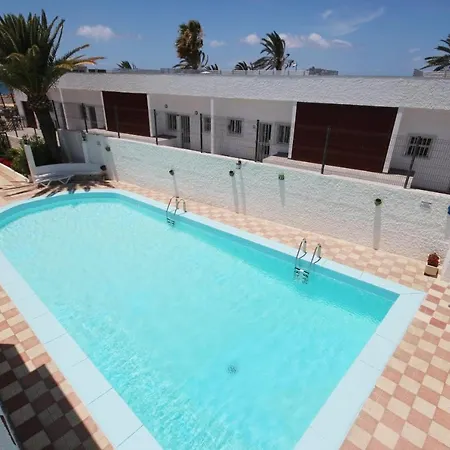 Las Americas -1 Minute From The Beach 公寓