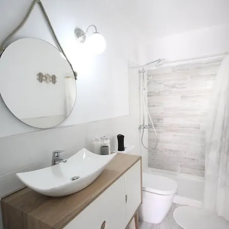 Las Americas -1 Minute From The Beach